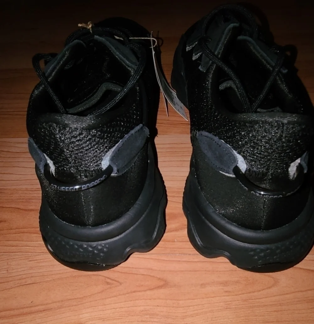 Adidas Ozweego 'Black Carbon'